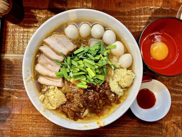 「特製秘境タンメン＋うずら＋生卵」@秘境タンメン かし山の写真