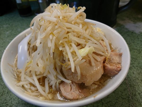 「ぶた入りラーメン」@ラーメン二郎 新宿小滝橋通り店の写真