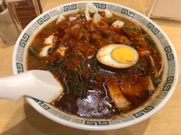 「辛肉麺900」@桂花ラーメン 新宿ふぁんてんの写真