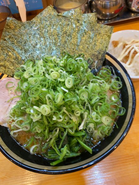 「のり九条ネギラーメン850円+燻製チャー3枚」@横浜家系ラーメン 大神家の写真