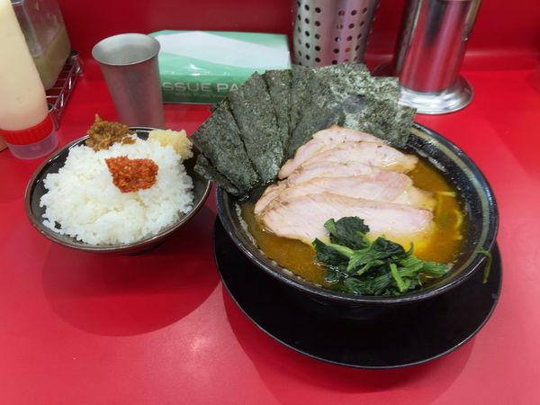 「チャーシューメン5枚　のり　ライス大盛り　薄め多め」@IEKEI_TOKYO 王道家直系の写真