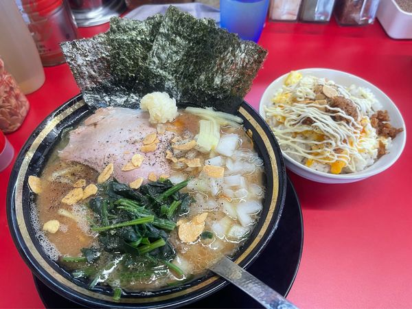 「ラーメン＋玉ネギ＋玉子まぶし大盛り」@王道家直伝 との丸家 八潮店の写真