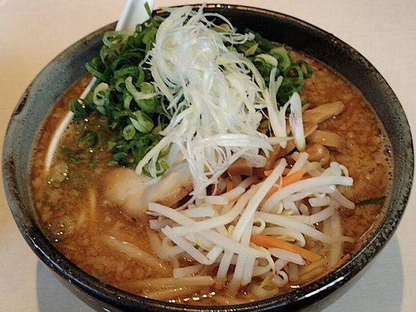 「赤唐神味噌らぁめん+九条ネギ+自家製メンマ」@麺や鐙壱番の写真