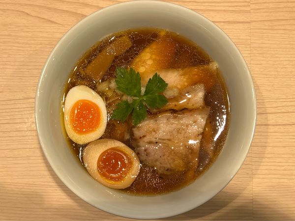 「しょうゆらーめん」@らーめん藁の写真