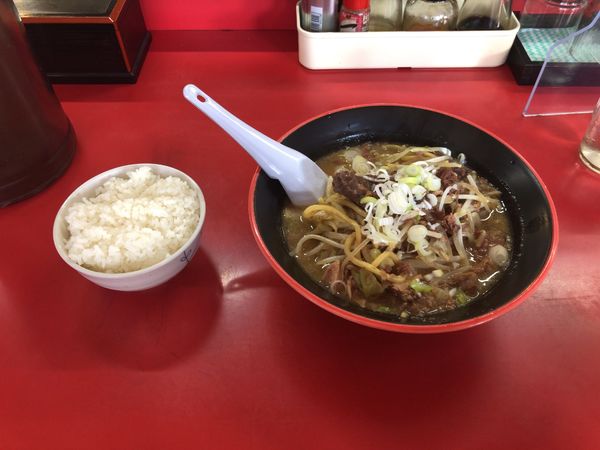 「牛すじ正油ラーメン半ライスセット」@かっちゃんらーめん 麺屋○勝の写真
