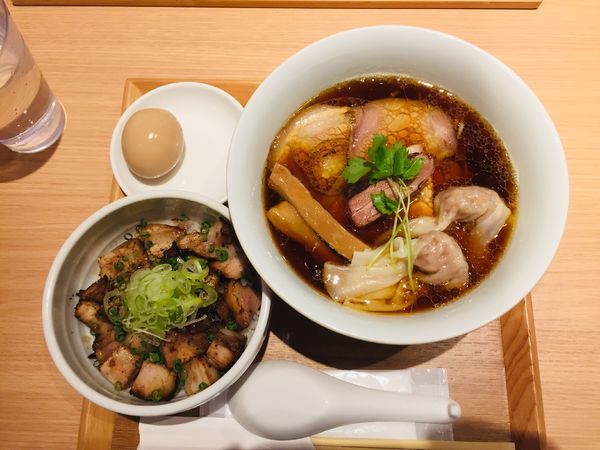 「【らぁ麺 紫陽花】特製醤油らぁ麺【2000円】」@ラーメンWalkerキッチンの写真