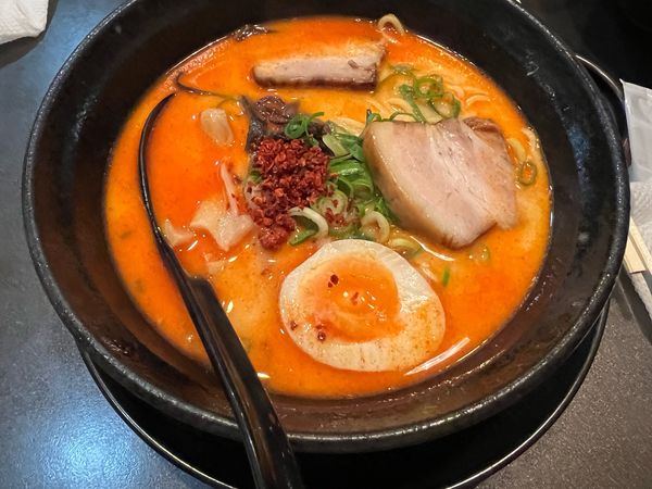 「うま辛らーめん900円+唐あげ定食400円」@くねくねラーメン 可児店の写真