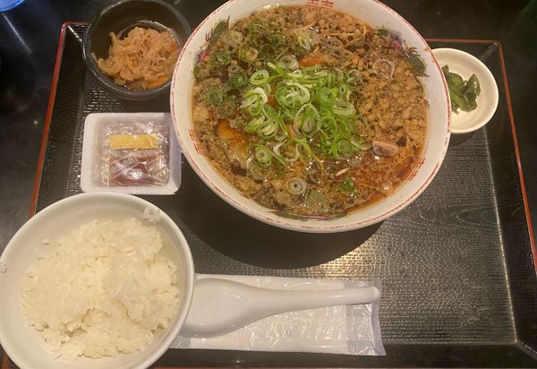 「ラーメン(黒)🍜🥢朝定食🍚」@炭火屋 もり平の写真