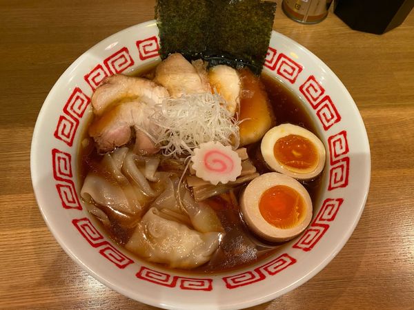 「特製中華そば（平打ち麺）900円」@鶴松富士 本店の写真