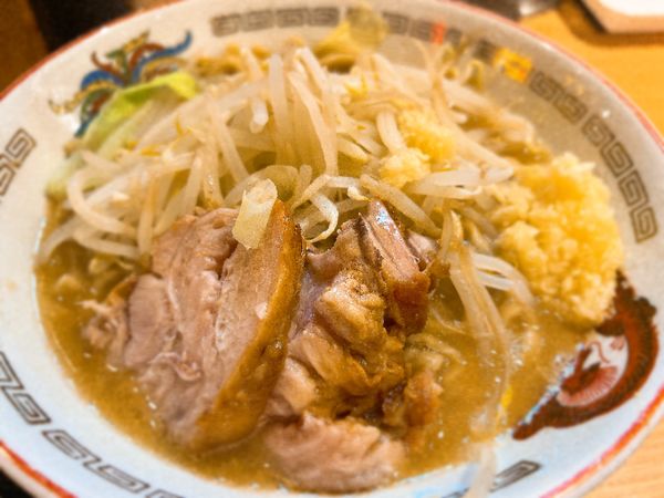 「小ラーメン250g（830円）」@ラーメン豚山 東京ラーメン横丁店の写真