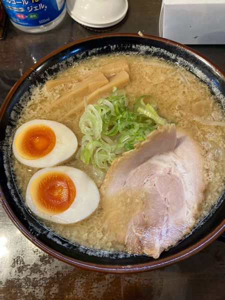 「味噌ラーメン　卵サービス」@らーめん えん者 籠原店の写真