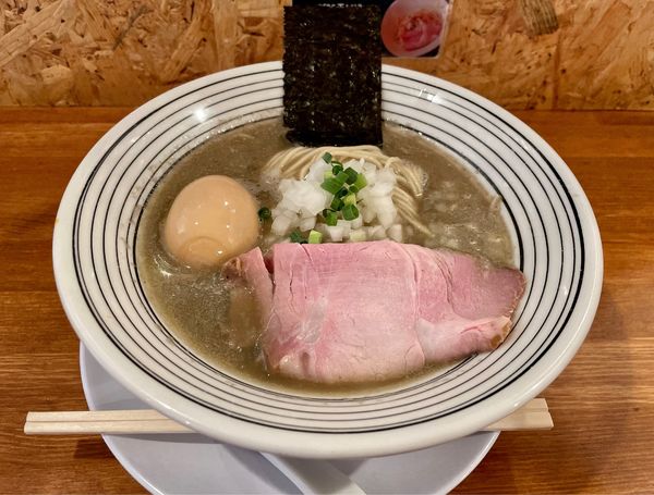 「煮干塩+味玉」@らーめん コットンポットの写真