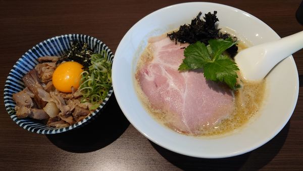 「濃厚牡蠣そば 990円 + チャーシュー丼 450円」@寿製麺よしかわ 坂戸店の写真