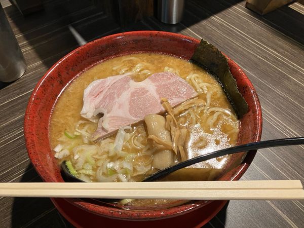 「とん白ぶし大盛」@らーめん屋本舗 麺龍 仙台駅前店の写真