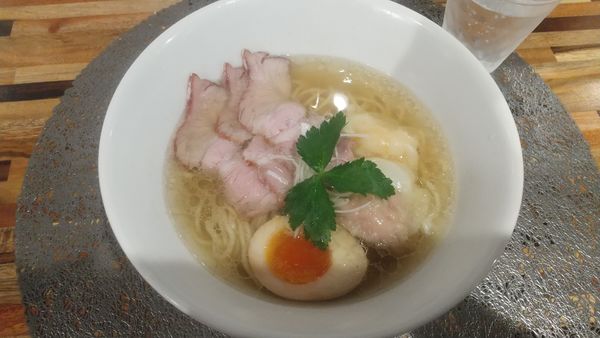 「肉1エビ1ワンタンラァ麺（しお山椒）1000円」@麺屋おやゆびの写真