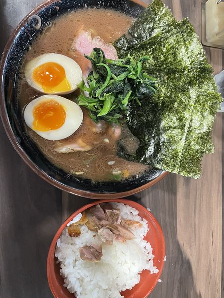 「のり玉ラーメン＋小ライス」@神田ラーメン わいず 神田本店の写真
