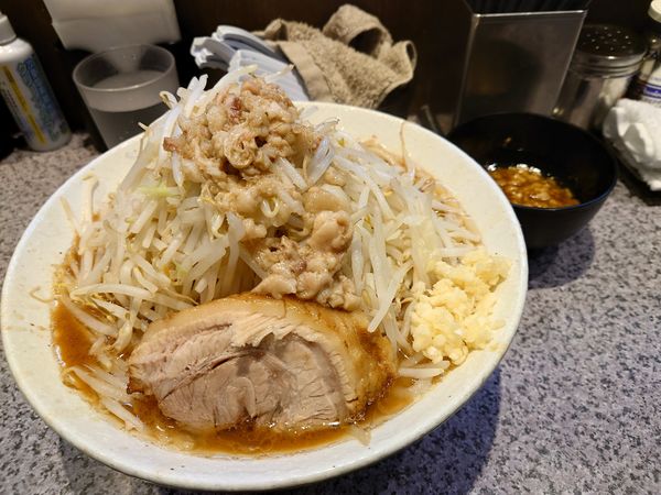 「大ラー塩×醤油mix  味付き油  野菜マシ   大蒜  油」@ラーメン宮郎の写真