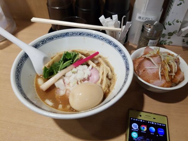 「特製(濃厚)煮干しそば+炙りチャーシュー飯」@中華そば ます田の写真