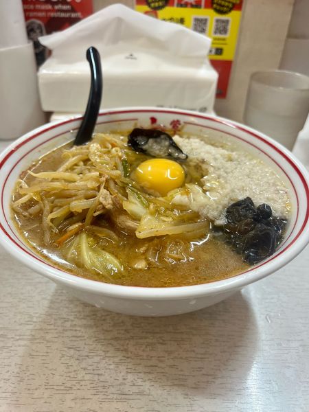 「味噌タンメン背脂生卵」@蒙古タンメン 中本 目黒店の写真