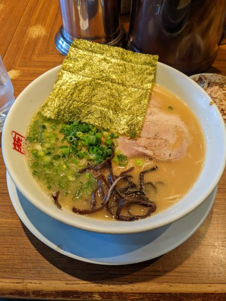 「ラーメン + 替え玉 + 替え肉」@九州ラーメン つばめ軒の写真