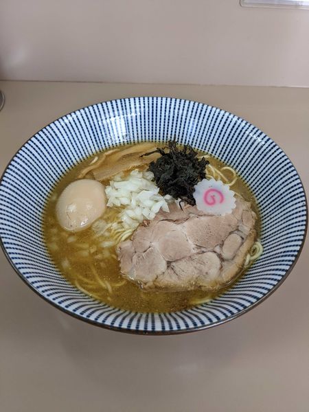 「塩煮干しそば 900円 + 味玉 100円」@庵悟の写真