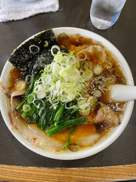 「チャーシュー麺　ネギほうれん草」@青島食堂 曲新町店の写真