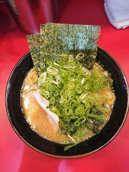 「らーめん 700円 ＋九条ねぎ 100円」@らーめん 谷瀬家 新橋店の写真