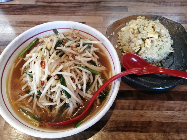 「半チャーハンセット(台湾ラーメン)＋野菜大盛り」@らーめん 江楽の写真