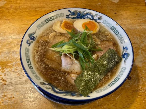 「蔵出し醤油麺味玉入り¥1000」@新在家ラーメン もんどの写真