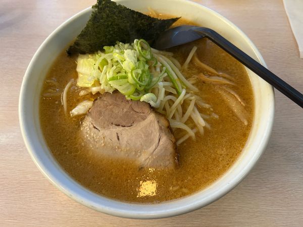 「味噌らーめん　800円」@ラーメン 華門 恵庭店の写真