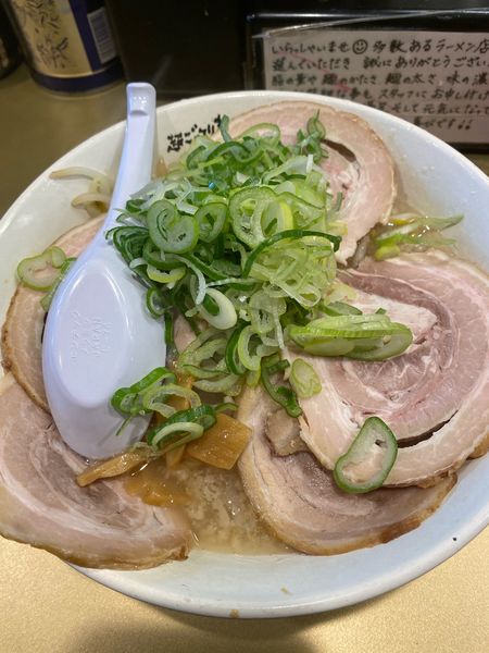 「しょうゆチャーシューメン1100円➕麺固め」@超ごってり麺 ごっつ 亀戸本店の写真