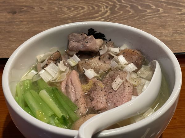「鶏中華チャーシュー　塩」@中華そば 満鶏軒 秋葉原UDX店の写真