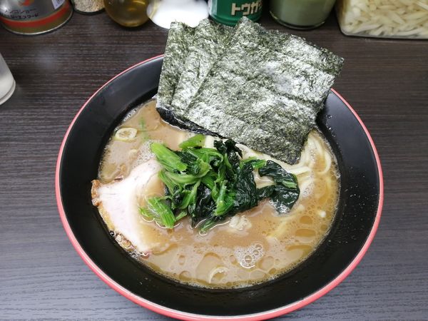 「ラーメン　並　　750円」@横濱家系ラーメン 勝鬨家の写真