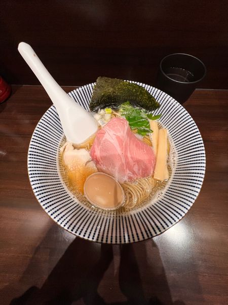 「特製白醤油煮干そば　1060円」@寿製麺 よしかわ 西台駅前店の写真