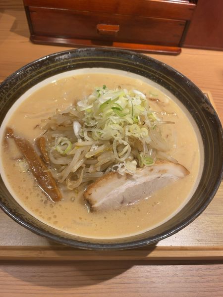「味噌ラーメン　880円」@いと井 東京ラーメン横丁店の写真
