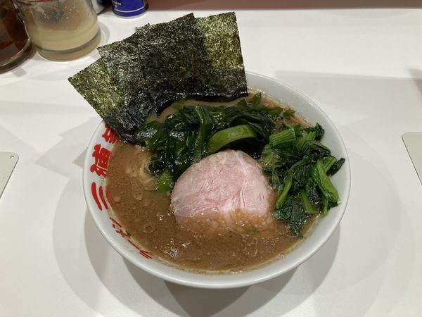 「ラーメン＋大船渡直送穂先わかめ」@ラーメン 三浦家の写真