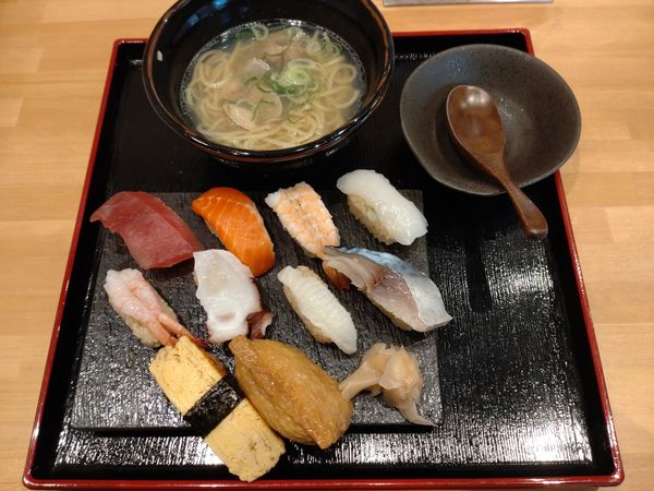 「寿司・鯛出汁らーめんセット　１１９０円　※」@鮨・酒・肴 杉玉 北千住の写真