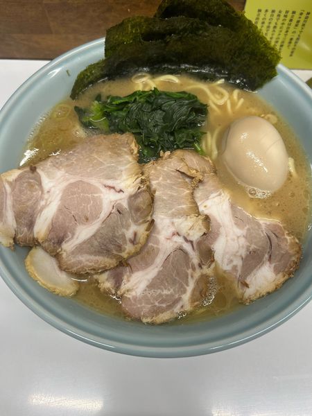 「ラーメン大(1000円)+半熟味付玉子(100円)+チャーシュー」@横浜家系ラーメン 楊喜家の写真