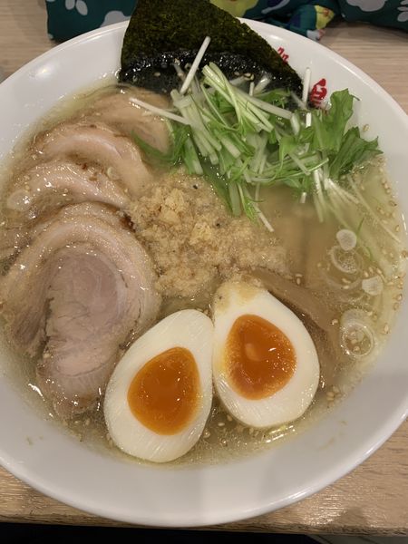 「エビ塩ラーメン（チャーシュー煮卵トッピング）」@めん処 羽鳥の写真