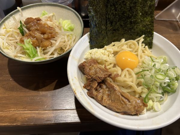 「油そば（200g）780円（ヤサイ、ニンニク、生たまご）」@めん屋 五坊の写真