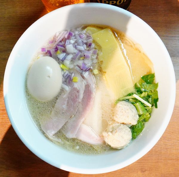 「特製貝と牛の中華そば（塩）＋瓶ビール（小）」@貝そばもぉむの写真