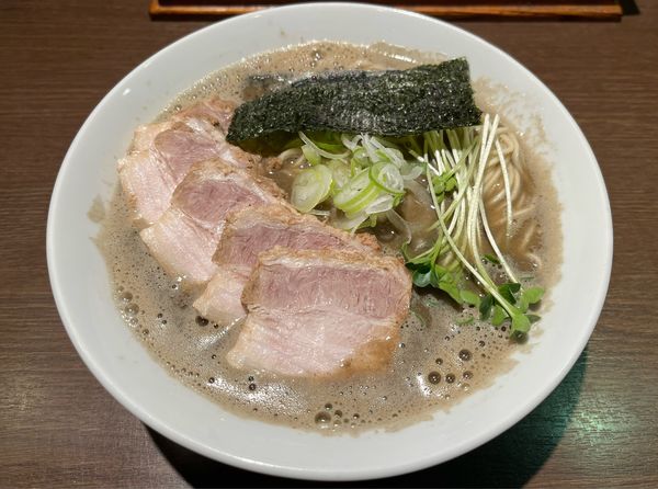 「濃厚煮干そば +肉増し」@麺処 遊 蕨店の写真