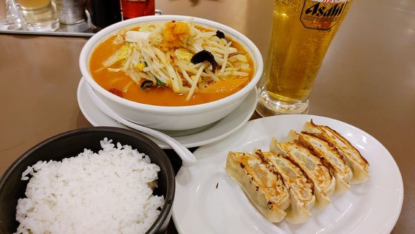 「毎日野菜辛たんめん・餃子ライスセット・生ビール ￥1,350」@たんめん専門店 百菜の写真