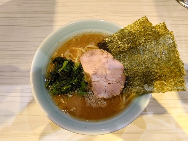 「醤油ラーメン￥730」@横浜家系らーめん 武虎家 綱島店の写真