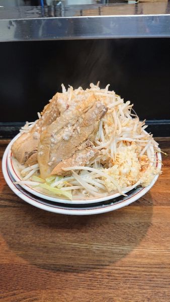 「令4・10・25ラーメン野菜大蒜マシマシ脂カラメ(800円)」@らーめん ましまし亭の写真