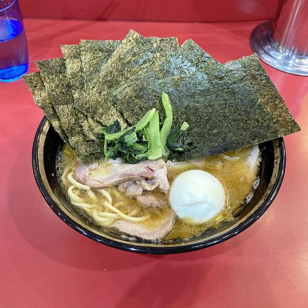 「チャーシューメン、海苔、白玉」@家系総本山 ラーメン吉村家の写真