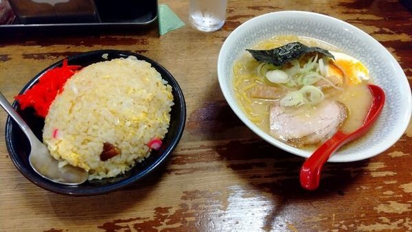 「半炒飯と半味噌ラーメンの半々セット」@元祖札幌やの写真