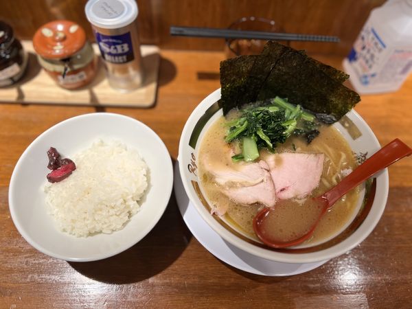 「ラーメン(並) 750円＋サービスライス」@麺家 龍～Ryo～の写真