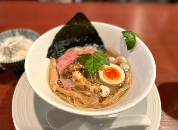 「【限定】松茸と宮崎牛ロース、渡り蟹と丸鶏のスープ¥1600」@酒肴場 屯の写真