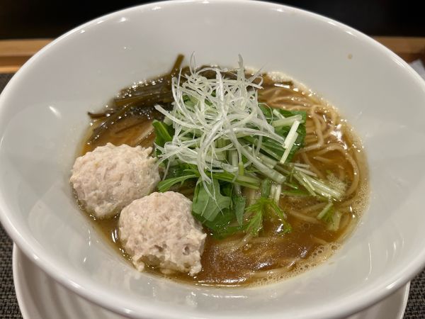 「鶏白湯醤油らーめん」@自家製麺ほんまの写真